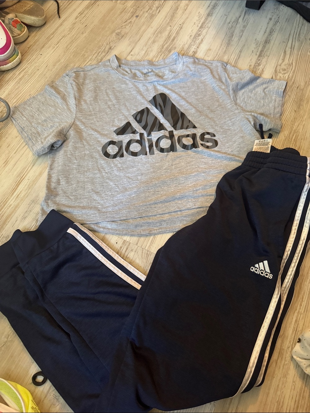 adidas Kids Gray Logo Tee & Navy Jogger Sweatpants Set grey crop top